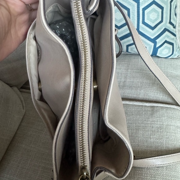 Rosetti Ashley Crossbody bag like new - Picture 11 of 15